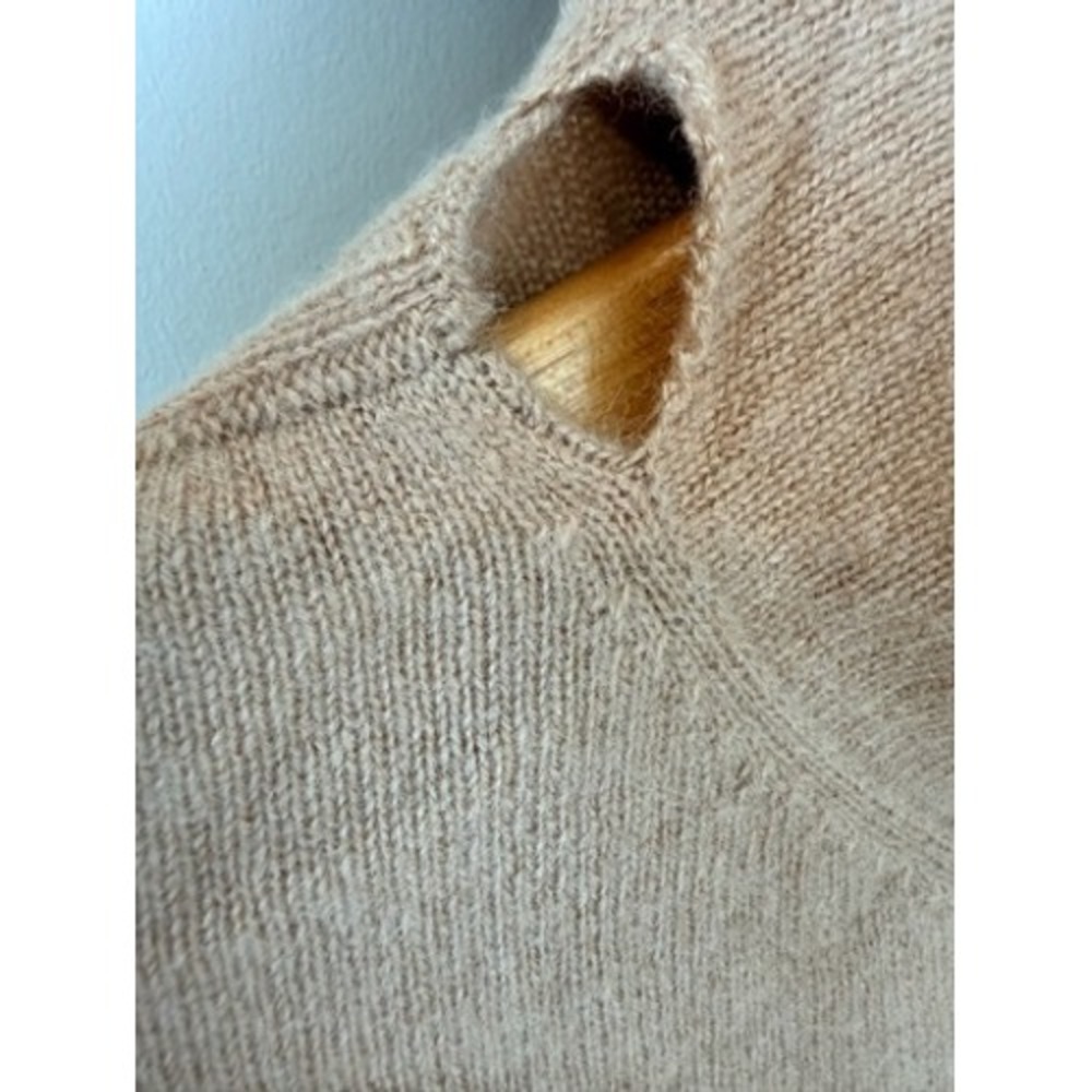 Nordstrom Womens 100% Cashmere Turtleneck Sweater Tan Camel Size M Hole Repair - Picture 3 of 5
